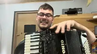 Como tocar noite feliz no acordeon - música para iniciantes - música de Natal 