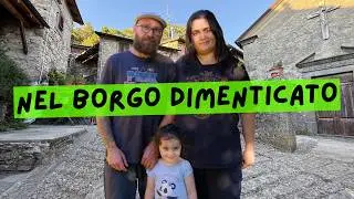 La famiglia che vive in un borgo dimenticato in montagna