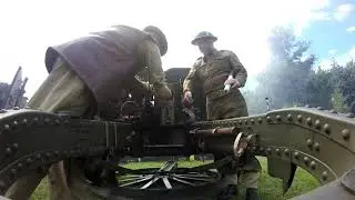 Firing WW2 25 pdr fiekld guns