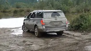 Ford Expedition Platinum Max off road -  almost running me over in Stave Lake B.C [HD]
