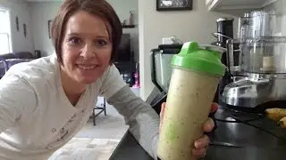 Easy Raw Vegan Kiwi Smoothie!