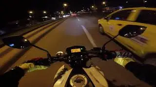 YAMAHA FZ25 ANDANDO DURO DE NOCHE *Precaución*