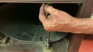 1661.  Setting the reproducer height on an Edison diamond disc phonograph. ￼