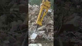 Rock Breaker Working in mines - Komatsu - pc200 - Atlasco