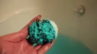 LUSH  [HD] Blue Milk Bath Cocktail Demo!