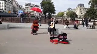 Amazing street guitarist in Paris- France !