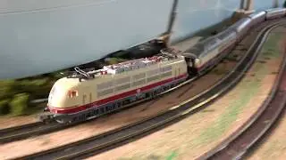 HO analog Lima BR 103 met Rheingold ( 1:100 ) 1970, just arrived.