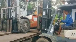 Cara cepat nurunin forklift daya angkat 3 ton di atas mobil towing 