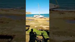 ШТОРМ ВЫБРОСИЛ ЯХТУ#испания#яхты#шторм#яхта#море#европа#яхтинг#паруса#паруснаяяхта