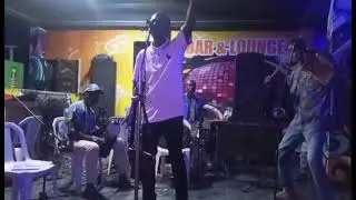 Segun Opontisun performing at SSY lounge oke aro