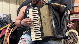 (Vendido) Acordeon Scandalli brevetto 80 Baixos