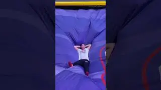 Wenn M&uuml;llt&uuml;ten fliegen k&ouml;nnten, w&uuml;rden sie im JUMP House landen! 🛬          - frag nicht WARUM!