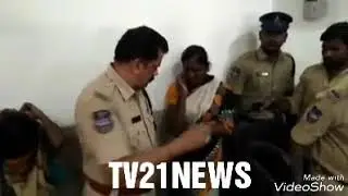 Live Beaten Acp Begum Pet during Press Meet  Accused lady....