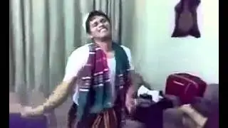 Pakistani Cricketer Kamran Akmal Dancing in his room