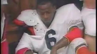 Auburn Tigers Pat Dye talking to Players