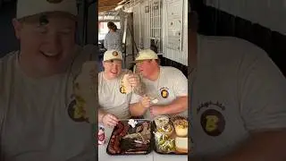 Пробую колбаски из индейки с сыром и халапеньо в Kirby&rsquo;s BBQ 👀🔥