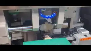 How does an ultrasonic welding machine weld copper wires and copper plates together?