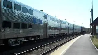 Inbound Metra MP36PH 3S # 421 through Galewood