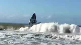 Yacht on the Rocks | Boat Fails of the Week