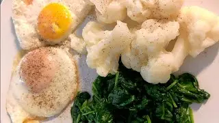 HEALTHY LUNCH IDEAS Boiled Cauliflower, Spinach and Fried Eggs