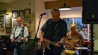 Biscuit Tin Circus. 'Ain't No Sunshine'  The Snowdon Llandudno. 29/8/25