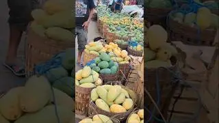 Aktifitas pedagang mangga di pasar Pasrepan
