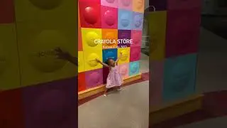 Free Things to Do in Kansas City 2022 -Crown Center Crayola Store #crowncenter #kansascity
