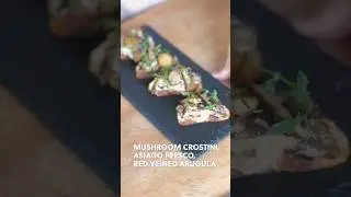 🍄&zwj;🟫🥖🌿 MUSHROOM CROSTINI, ASIAGO FRESCO, RED VEINED ARUGULA 🌿🥖🍄&zwj;🟫#crostini #easyrecipes #asmr