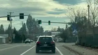 Only Doghouse Traffic Signal 🚦 left in Yamhill County