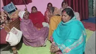 apne ghar mein tusu gana ga rahi hai