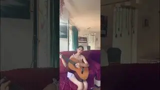 Pretending I&rsquo;m good at playing the guitar lol. 🤭🤣 #shorts