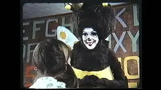 Burger Queen - Queenie Bee - Magnifying Glass