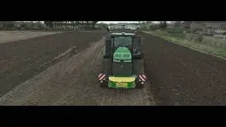 Ploughing in Middleton, Norfolk. John Deere / Caley Farms ltd.