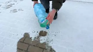Polej tym chodnik, a lód zniknie w moment! Nawet ten najgrubszy
