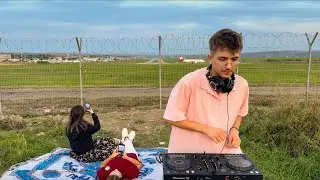 Funky Acid House Mix &ndash; Live at Chisinau International Airport!