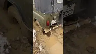Чем круче джип &mdash; тем дальше идти за трактором! 🚜😅 #уаз #оффроад&raquo; #shorts #offroad