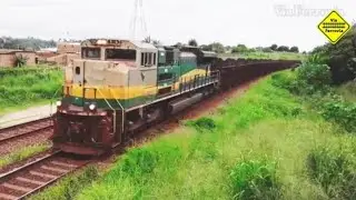 Trem de minério da VALE carregado com locomotiva SD 80 como lider, sentindo São Luís na EFC.