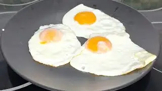 Easy way to fried eggs Quick and Easy recipe #cooking #easy #food   @lizzyAAO 