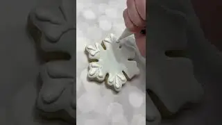 Winter Snowflake Sugar Cookie #cookiedecorating #snowflake
