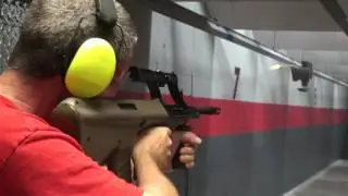 Bama shoots the Steyr AUG full auto