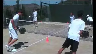Video de clase de padel con ejercicios de movilidad, coordinación y técnica
