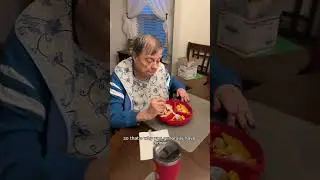 She sees her food better on a contrasting plate #endalz #alzheimer #alzheimers #alzheimersawareness