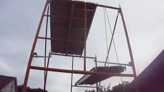 Raising scaffolding planks working alone