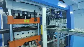 3 stations thermoforming with Rotating stacking，plastic packaging, food trays