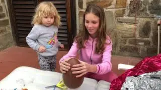 Easter egg hunt. Aleksia & Bianca охотятся за пасхальными яйцами #easteregghunt #egg #kinder