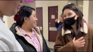怀孕7个多月的妹妹紧急到上海医院保胎，一大群人浩浩荡荡赶到上海，打算给妹妹一个惊喜，妹妹看到家人委屈的流下眼泪，【东青儿双胞胎】