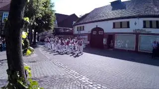 Fanfarenzug an der St. Margarethenkirche beim Schützenfest 2015 in Wadersloh