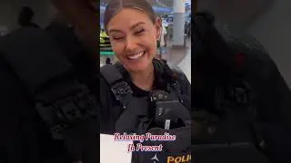 Unexpected Click! Brave Lady Officer Captured#LadyPolice #FearlessWomen #CandidClick #BraveOfficer