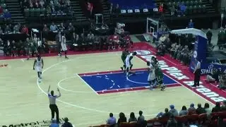 Adonis Thomas with 6 3-pointers against the Blue