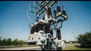 Medium Voltage Recloser Installation on Utility Pole | Power Distribution Explained